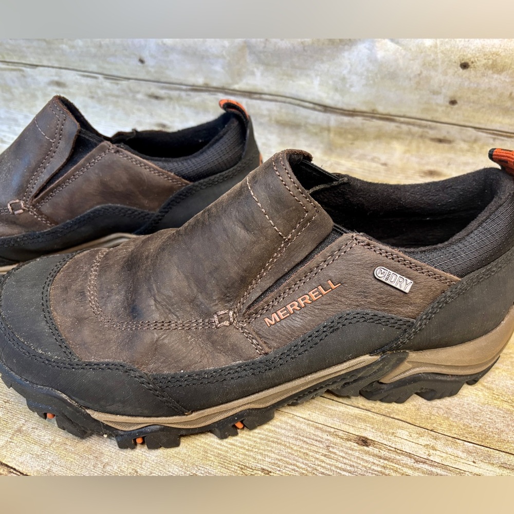 Merrell Jungle Moc Mens Slip On Size 9, gently worn a couple of times.